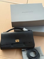 شنطة بالنسياغا Balenciaga Belair (متوفرة بعدة الوا...