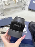 سنيكرز ديور