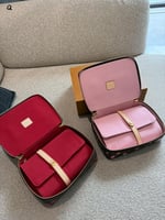 شنطة لويس فيتون (متوفرة بلونين)