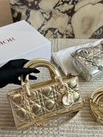 شنطة ليدي ديور Lady Dior (متوفرة بلونين)