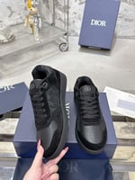 سنيكرز ديور