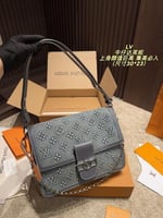 شنطة لويس فيتون Dauphine