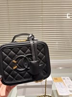 شنطة شانيل ( بالوان متعددة )