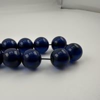 سبحة إحترافية لون أزرق غامق وطربزونتين فضة عيار 10...