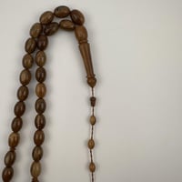 سبحة من ثمرة الكوك قصة بيضاوي