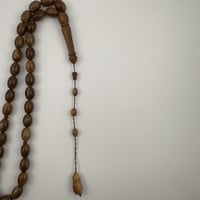 سبحة من ثمرة الكوك قصة بيضاوي