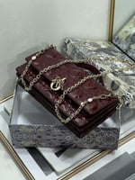 حقيبة ليدي ديور جلد لامع