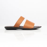 حذاء من TASOOMA