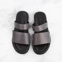 حذاء من TASOOMA