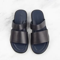 حذاء من TASOOMA