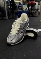 حذاء نسائي. P6000Nike