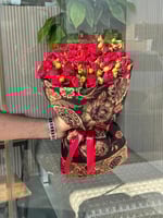 باقة ورد مع شال كشميري أنيقة