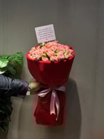 سكارف ميكاسا مع بوكيه ورد