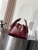 شنط جلدية شانيل 25 هاند باق بحامل كتف size /30cm