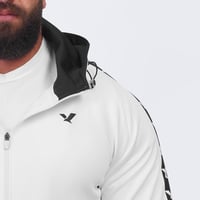 طقم بريداتور بشعار جانبي - أبيض