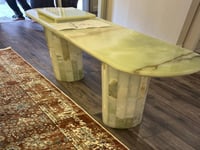 طقم مكون من ثلاث طاولات من الرخام الأونكس الطبيعي