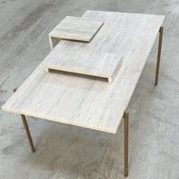 طاولة رخام ترافنتينو قاعدة حديد