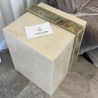 طاولة جانبية رخام تركي مع حزام اخضر