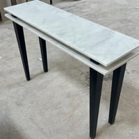 مدخل رخام مسطح رخام تركي بقواعد خشبية