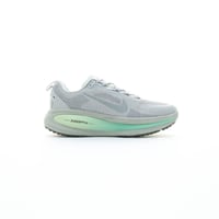 Nike Vomero 18 running shoe grey mint green