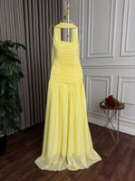 فستان أصفر فاتح ناعم