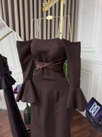 فستان سهره ناعم باكمام فتوحه بألوان البني الداكن