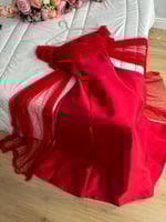 فستان سهرة احمر بذيل