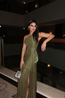 فستان سهرة لون زيتوني كسرات