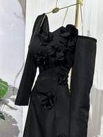 فستان سهرة اسود طويل بوردة