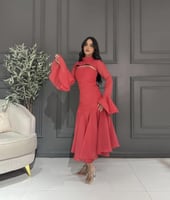 فستان احمر باكمام منفوشه