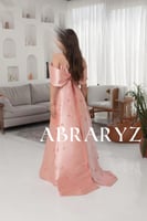 فستان سهرة انيق بذيل طويل