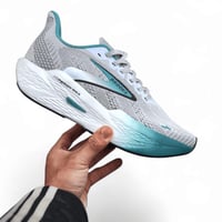 Brooks Hyperion Max 2