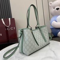 شنطة توت جوتشي متوسطة G G Emblem Medium Tote