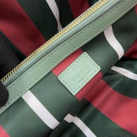 شنطة توت جوتشي متوسطة G G Emblem Medium Tote