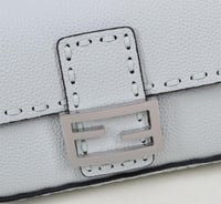 شنطة فيندي باجيت Fendi Baguette