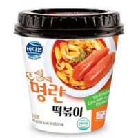 كعكة الأرز توبوكي المقلي مع بطارخ بولوك رو