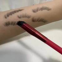 فرشاة الحواجب المشطوفه