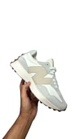 (New Balance 327 (Beige