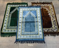 سجادة صلاة تركي بأشكال وألوان مختلفة