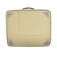 شنطة شاهي وقهوة فارغة