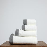 بكج مناشف ابيض اوف وايت ملكي