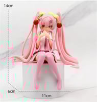 مجسم لشخصية أنمي بشعر وردي طويل مزين بأزهار الكرز....