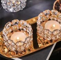 مجموعة حوامل شموع كريستالية أنيقة. كل حامل مصنوع م...