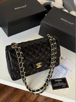Sh . شنطة CHANEL