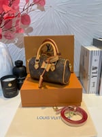 J- شنطة LOUIS VUITTON
