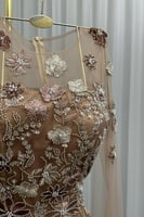 فستان سهره بأكمام طويلة شفاف لون بيج
