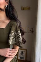 فستان العيد زيتي بتطريز جذاب