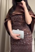 فستان سهره يتميز بتطريز راقي