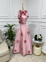 فستان سهره ميكادو المزين بالورود البارزه