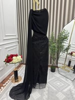 فستان سهره يتميز بتطريز راقي